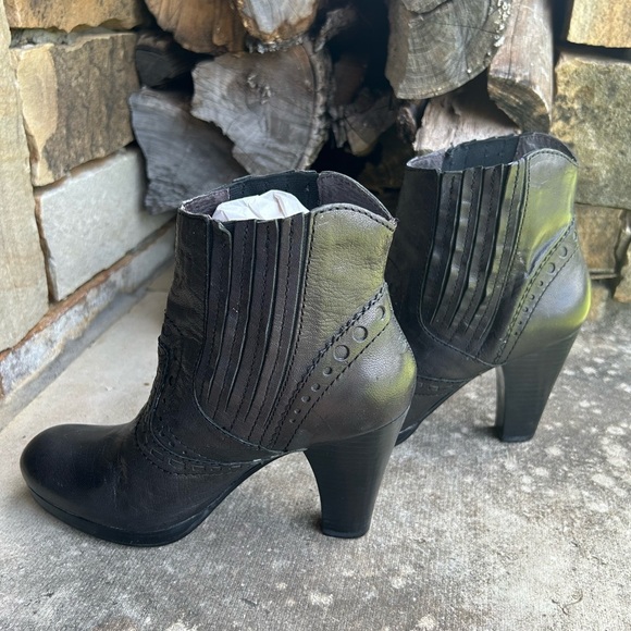 Apepazza Black heeled leather ankle boots with Western-Inspired DesignSz-7.5. Ps - Picture 4 of 9